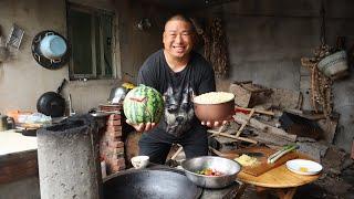 下雨天胖哥要做美食，燒鍋高手丫媽使出全身本領，美味西瓜醬出鍋