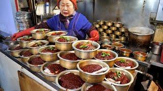 Grandmother cooking at dawn, grilled fish & braised cutlassfish at Namdaemun Market