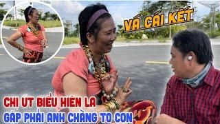 Chị Út Biểu Hiện Lạ Gặp Phải Anh Chàng To Con Và Cái Kết