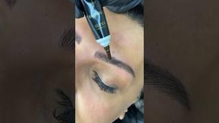 فیبروز ابرو همون چیزیه که با خطوط ظریفش ابروهاتو پرتر میکنه#phi #phibrows #brow#nanobrows