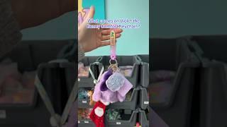 What’s on Violet the bunny Comfort Keychain?