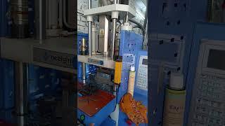 vertical plastic injection molding machine