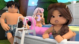 MY DAUGHTERS SUMMER POOL PARTY IN OUR NEW HOME! *IT GOT MESSY!* Roblox Bloxburg Voiced Roleplay