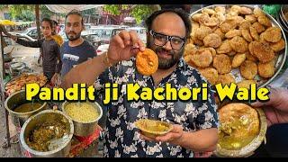 Agra Famous Bheegi Kachori | Pandit Ji kachori Wale | Agra Street Food