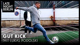 Gut kick! Lukas Podolski schießt nervige Dinge kaputt | Late Night Berlin