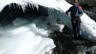 Pax Arctica Expedition Rwenzori 2014 - Exploring "crevasse"