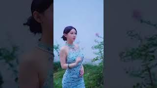 丰满的身材穿旗袍很有韵味＃街拍＃无袖旗袍＃Style＃Shorts 丨Mejores Street Fashion tiktok 2022