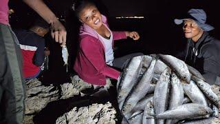 Exciting! Fishing Night With Friends, Who Can Catch The Most Sprats