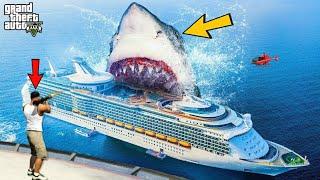 GIANT Megalodon Attack AND Destroys LOS SANTOS IN GTA 5 | Biggest Shark Attack | Lovely Gaming