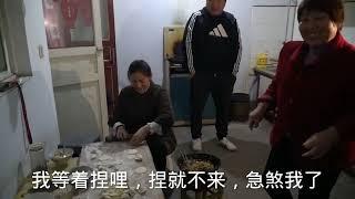 静静娘家姐妹聚餐，胖二进门就跟小姨子拌嘴，妹夫不挑理偏向姐夫