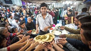 EXTREME PAKISTANI STREET FOOD | CHEAPEST SAAG PARATHA and ALOO PARATHA AT EARLY GOOD MORNING SAAG