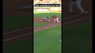 Back-Picked! Catcher Nabs Elly De La Cruz