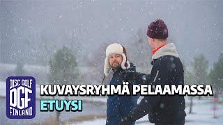 Kuvausryhmä pelaamassa, etuysi