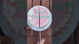 How to Cut a Round Cake Cleanly | Cutting a Cake