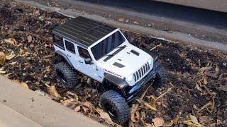 Kyosho Mini-Z 4x4 MX-01: Crawling at Patio