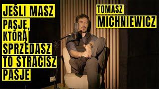 TOMASZ MICHNIEWICZ NA KAŻDY TEMAT DOOKOŁA ŚWIATA - CZYLI PODSTĘP PODCAST | ROZMOWA W CIEMNO