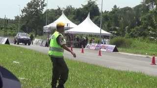 Sarawak Drag Challenge 2013 - Hilux vs Triton