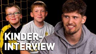 "Are you sad that you don't score goals?" | Children's interview with Gregor Kobel