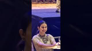 FALGUNI Pathak #falgunipathak #kinjaldave #garbanavratri #garba #live #dayro #song #babuahir