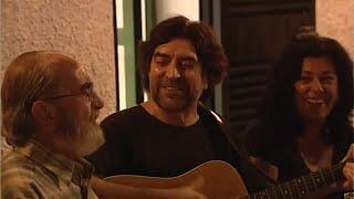 Ángel González con Joaquín Sabina y Almudena Grandes cantando "Poco a Poco"