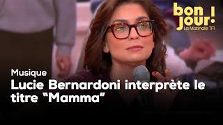 Lucie Bernardoni interprète le titre "Mamma"｜TF1 INFO