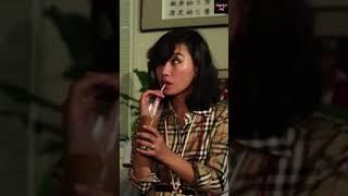 빨대로 커피 마시는 정윤희