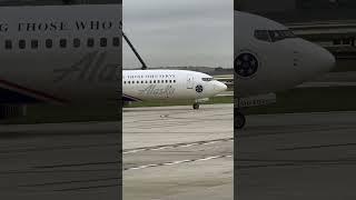 Alaska Airlines ( @alaskaair ) Boeing 737-890 with “honoring Those Who  Serve”“. HAPPY MEMORIAL DAY”