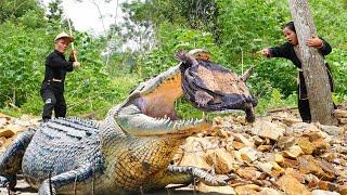 Dwarf Family Faces Crocodile Attack While Gathering Livestock Grass - Harvesting Plums