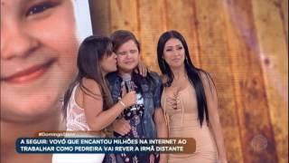 Clara realiza sonho de cantar com Simone e Simaria