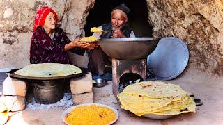 Old Lovers Still Alive in the Cave |Life Like 2000 Years Ago|Cooking Rural Style Food in the Village