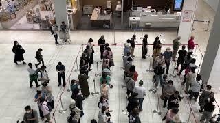 備蓄米販売に行列　妻から「必ず買ってきて」　沖縄・サンエー　整理券を配布