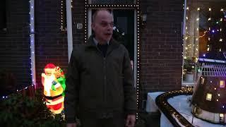 Ad heeft 6000,- kerstverlichting in zijn tuin