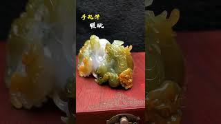 俏色巧雕翡翠摆件。翡翠|翡翠珠宝|玉石 #翡翠 #珠宝首饰 #玉石