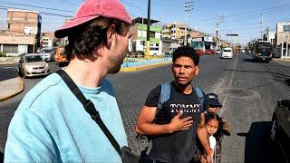 Venezolanischer Fensterputzer zeigt mir seine Hood 