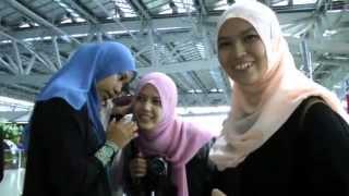 Jungle Joel Gets Interviewed at Suvarnabhumi Airport
