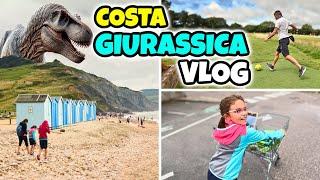 CERCHIAMO DINOSAURI in INGHILTERRA e Giochiamo a Golf con i Piedi: Vlog Famiglia GBR