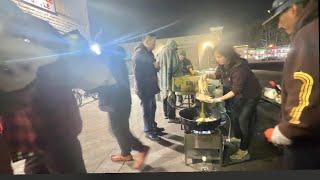 MAKING HOT NOODLE FOR THE HOMELESS  PEOPLE AT NIGHT.  HỦ TIẾU XÀO TỪ THIỆN