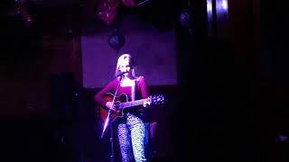 Liz Becker Covers Beyoncé Crazy in Love and Amy Winehouse Back to Black at Pig n’ Whistle Hollywood