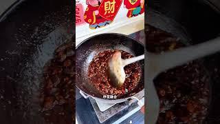 这一天太难伺候了，非让我做酱肉小笼包 #小笼包 #我的厨房日记 #没事霍霍面 #小熊和面机