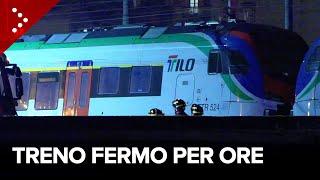 Milano, treno Tilo diretto a Chiasso bloccato da ore all'altezza di Greco Pirelli