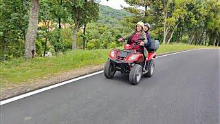 Mi madre y mi tia se van por el mundo con la MOTO-MAMI