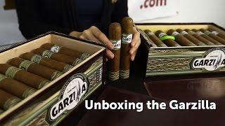 Unboxing the Cult Garzilla - The world's biggest cigar!