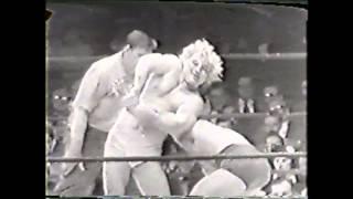 Gorgeous George vs Cyclone Anaya May 23, 1950 1950's professional wrestling Golden Age