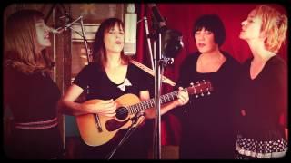 The Living Sisters "Que Sera Sera" live in-studio