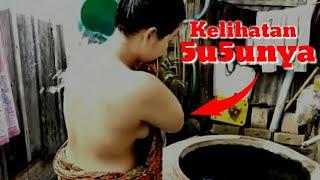 Bikin gak tahan || kelihatan susu gede cewek semok  pada saat mandi