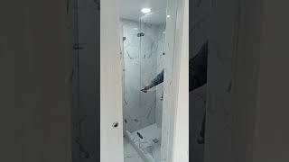 DIVISIONES DE BAÑO EN VIDRIO TEMPLADO EN BOGOTA SISTEMA PLEGABLE – INGEVIDRIOS-3102300392