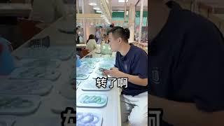 挑战各种预算翡翠手镯，千元拿下好几抹阳绿的手镯（3）