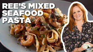 Ree Drummond's Mixed Seafood Pasta | The Pioneer Woman | Food Network