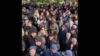 Видео начала сегодняшней акции протеста оппозиции у здания парламента Абхазии  15 ноября, 2024 год.