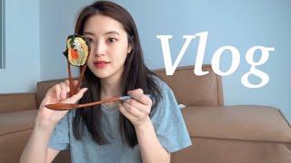 직장인 vlog. 혼자 서촌에서 잘 놀고, 먹고, 쇼핑하기 (원모어백/호랑이커피/필린/케이크) • 건강한 4끼 먹기 • 직장인 출근룩 코디 • 회사 점심 도시락 싸가기